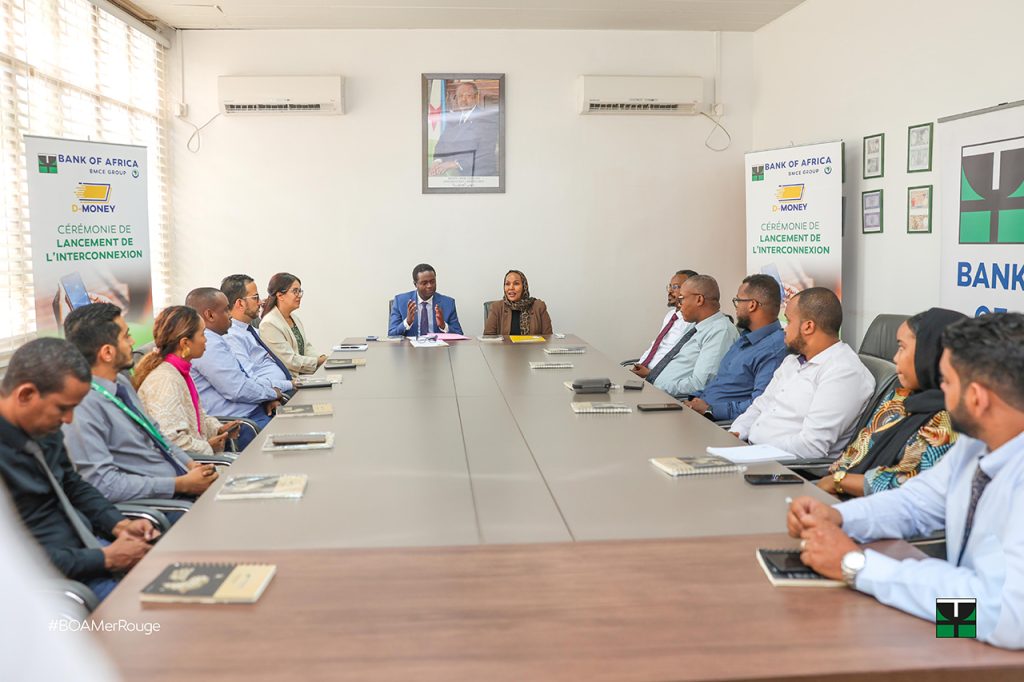 1529 BOA MER ROUGE et D Money